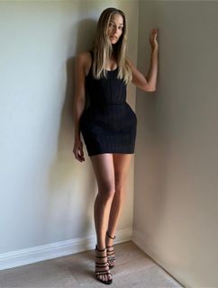 Margot Robbie feet photo thumbnail