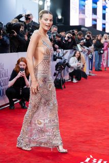 Margot Robbie feet photo thumbnail