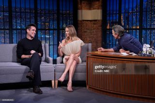 Margot Robbie feet photo thumbnail