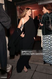 Margot Robbie feet photo 7