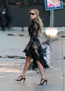 Margot Robbie feet photo 1