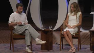 Margot Robbie feet photo 1