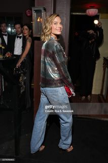Margot Robbie feet photo 5