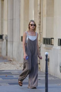 Margot Robbie feet photo 3