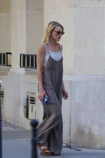Margot Robbie feet photo 1