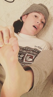 Marguerite Moreau feet photo thumbnail