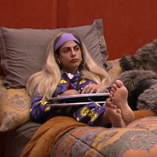 Mari Gonzalez feet photo thumbnail