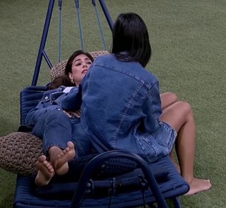 Mari Gonzalez feet photo thumbnail