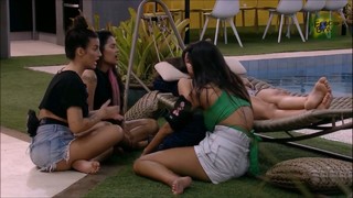 Mari Gonzalez feet photo thumbnail