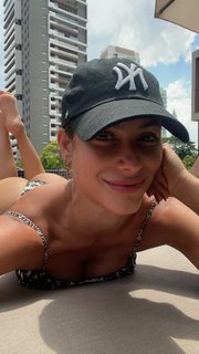 Mari Gonzalez feet photo thumbnail