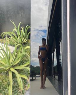 Mari Gonzalez feet photo thumbnail