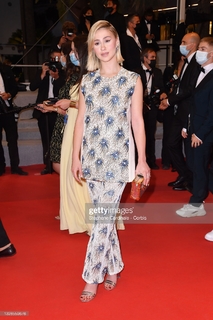 Maria Bakalova feet photo thumbnail