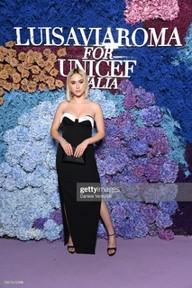 Maria Bakalova feet photo thumbnail