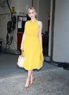 Maria Bakalova feet photo thumbnail