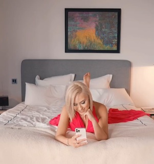 Maria Bakalova feet photo thumbnail