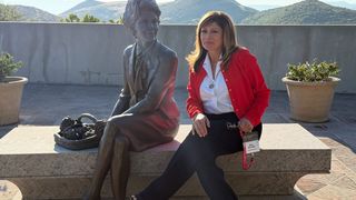 Maria Bartiromo feet photo thumbnail