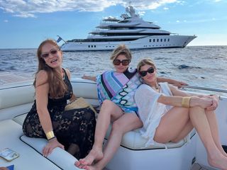 Maria Bartiromo feet photo thumbnail