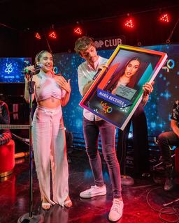 Maria Becerra feet photo thumbnail