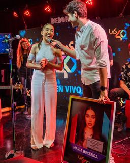 Maria Becerra feet photo thumbnail