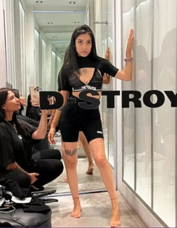 Maria Becerra feet photo thumbnail