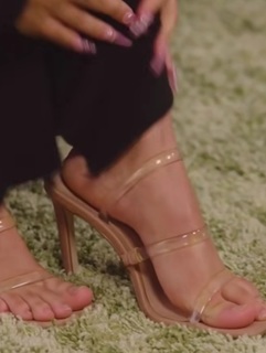 Maria Becerra feet photo thumbnail