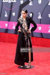 Maria Becerra feet photo thumbnail