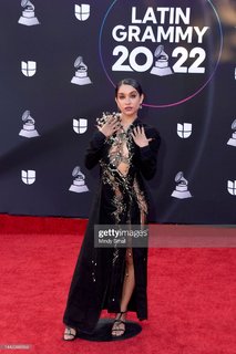 Maria Becerra feet photo thumbnail