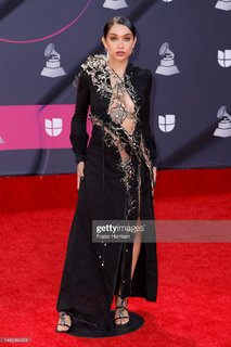 Maria Becerra feet photo thumbnail