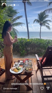 Maria Becerra feet photo thumbnail