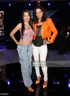 Maria Becerra feet photo thumbnail