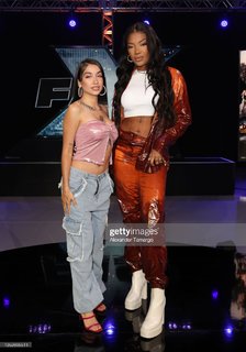 Maria Becerra feet photo thumbnail