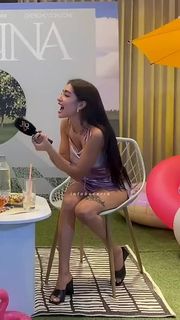 Maria Becerra feet photo thumbnail