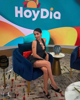 Maria Becerra feet photo thumbnail