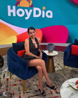 Maria Becerra feet photo thumbnail