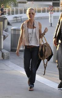 Maria Bello feet photo thumbnail