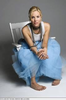 Maria Bello feet photo thumbnail