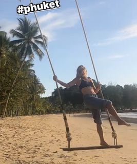 Maria Bello feet photo thumbnail