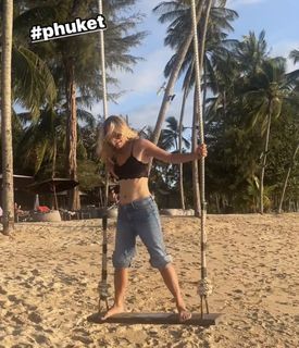 Maria Bello feet photo thumbnail