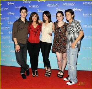 Maria Canals-Barrera feet photo thumbnail