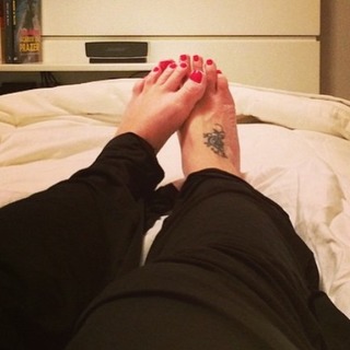 Maria Cândida feet photo 7