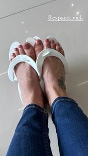 Maria Cândida feet photo 11