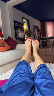 Maria Cândida feet photo 6