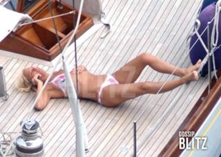 Maria De Filippi feet photo thumbnail