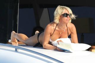 Maria De Filippi feet photo thumbnail