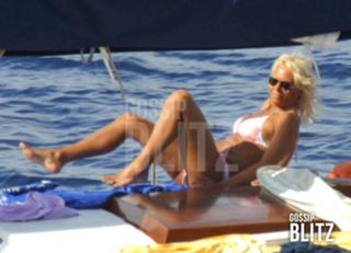 Maria De Filippi feet photo thumbnail