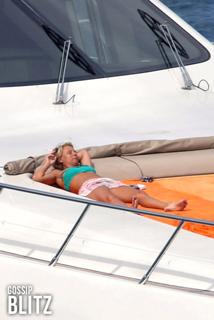 Maria De Filippi feet photo thumbnail