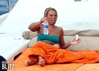Maria De Filippi feet photo thumbnail
