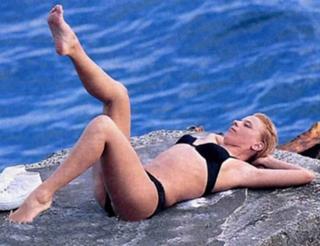 Maria De Filippi feet photo thumbnail