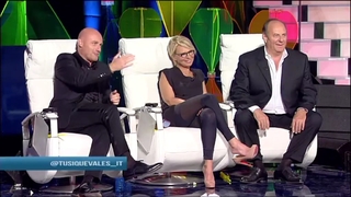 Maria De Filippi feet photo thumbnail