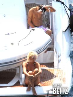 Maria De Filippi feet photo thumbnail